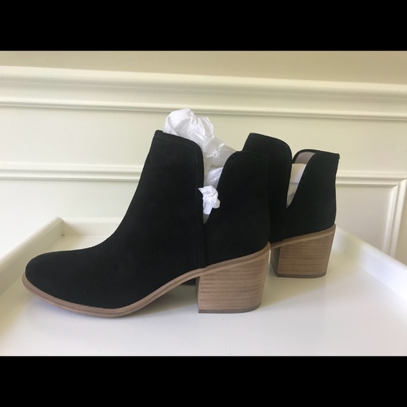 barris block heel bootie